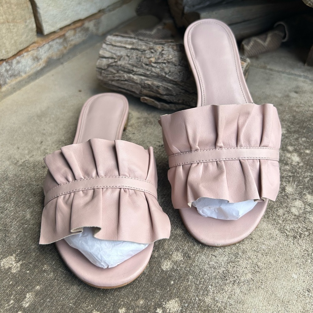 Michael Kors Bella leather Ruffle Pink Pleated Sandals Sz-6.5. B